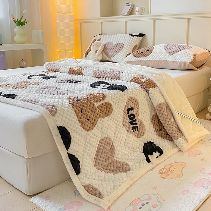 91家纺网 家纺一手货源 找家纺 澳梵家居 2023新款豆豆绒夹棉床护垫 咖啡兔