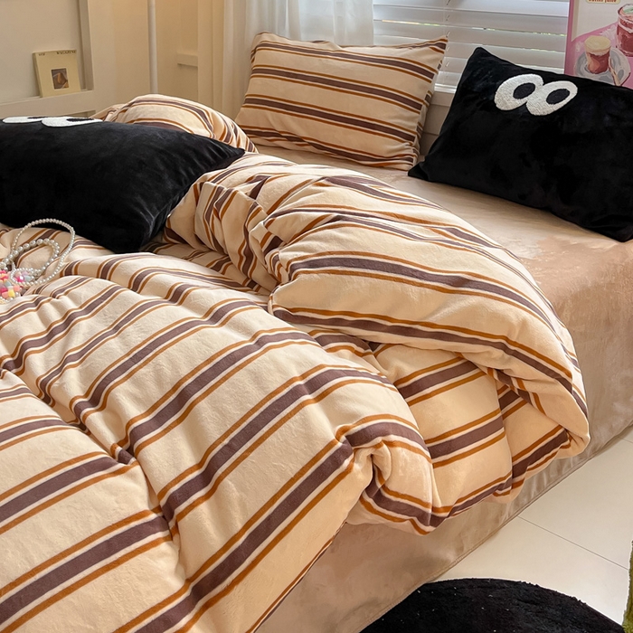 91家纺网 家纺一手货源 找家纺 雅居纺家纺 2023新款毛巾绣混搭牛奶绒四件套 混搭咖条