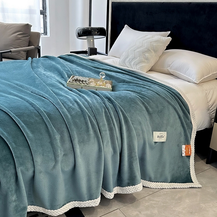 91家纺网 家纺一手货源 找家纺 2023新款400g高克重纯色双面牛奶绒毛毯盖毯毯子 水绿色