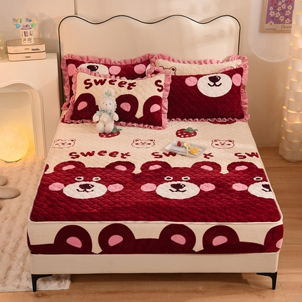 91家纺网 家纺一手货源 找家纺 美达 2025新款A类牛奶绒夹棉床笠 草莓熊