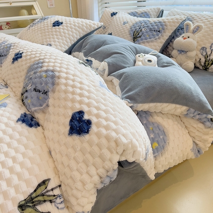 91家纺网 家纺一手货源 找家纺 （总）丝幔家纺 2025新款亲肤舒适母婴级豆豆绒被套四件套