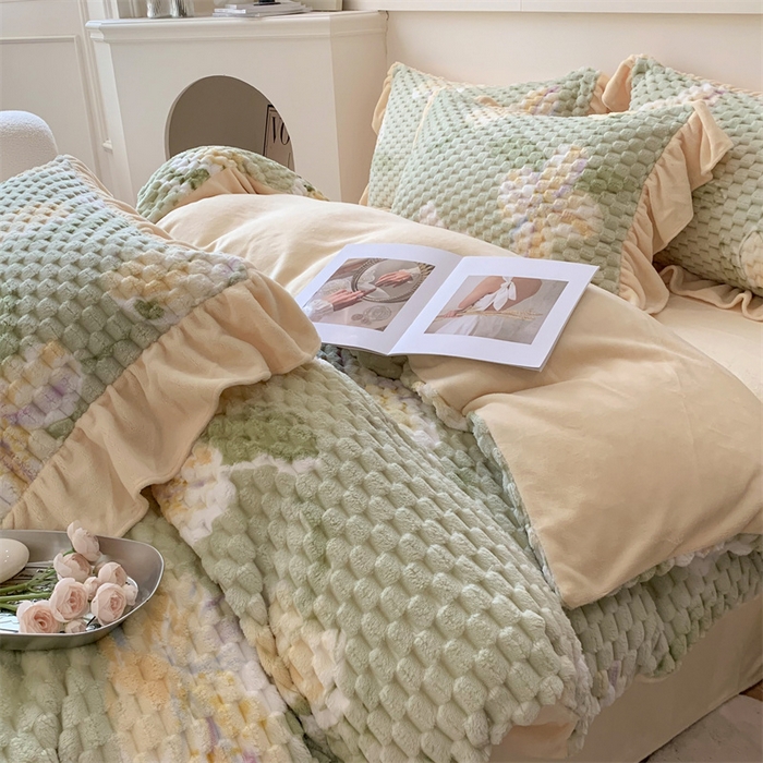 91家纺网 家纺一手货源 找家纺 潘朵拉 2023年新款豆豆绒花边牛奶绒四件套 仙芽