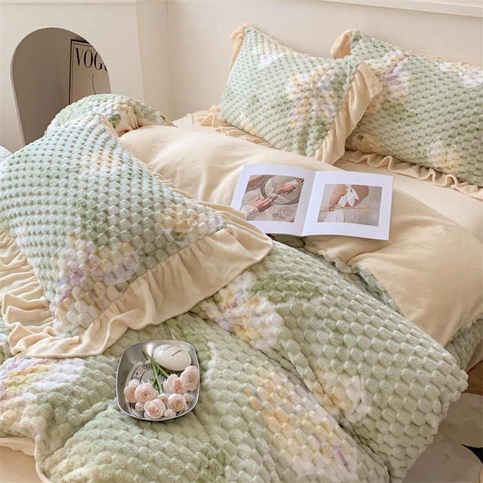 91家纺网 家纺一手货源 找家纺 潘朵拉 2023年新款豆豆绒花边牛奶绒四件套 仙芽