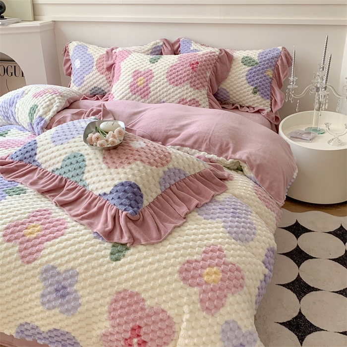 91家纺网 家纺一手货源 找家纺 潘朵拉 2023年新款豆豆绒花边牛奶绒四件套 半眠