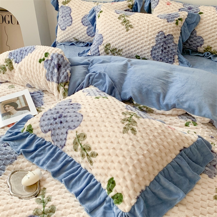 91家纺网 家纺一手货源 找家纺 潘朵拉 2023年新款豆豆绒花边牛奶绒四件套 兰溪