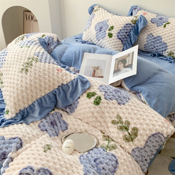 91家纺网 家纺一手货源 找家纺 潘朵拉 2023年新款豆豆绒花边牛奶绒四件套 兰溪