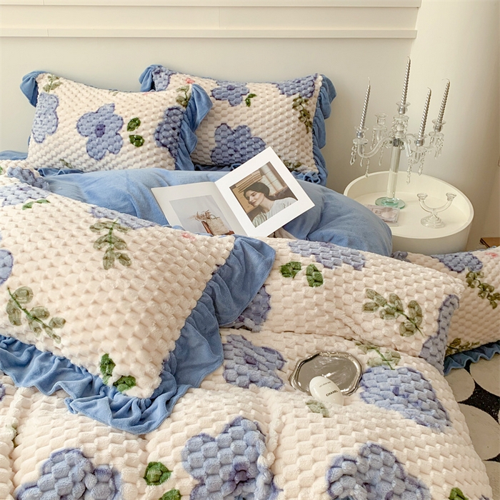 91家纺网 家纺一手货源 找家纺 潘朵拉 2023年新款豆豆绒花边牛奶绒四件套 兰溪