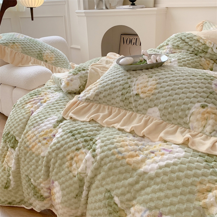 91家纺网 家纺一手货源 找家纺 潘朵拉 2023年新款豆豆绒花边牛奶绒四件套 仙芽