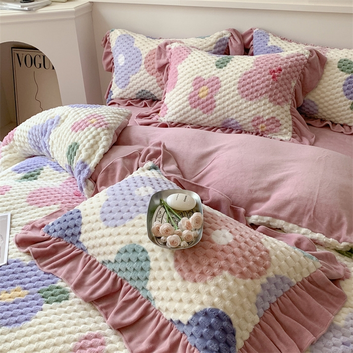 91家纺网 家纺一手货源 找家纺 潘朵拉 2023年新款豆豆绒花边牛奶绒四件套 半眠