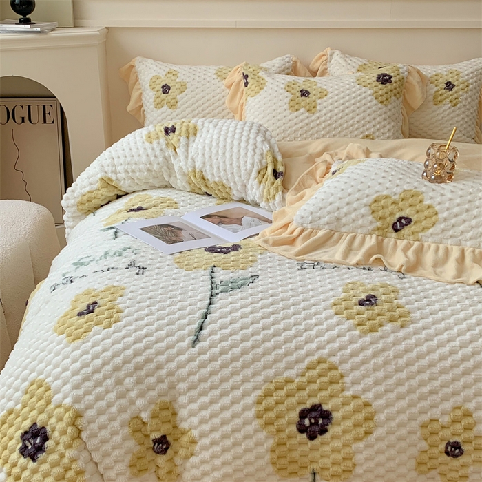 91家纺网 家纺一手货源 找家纺 潘朵拉 2023年新款豆豆绒花边牛奶绒四件套 向晚