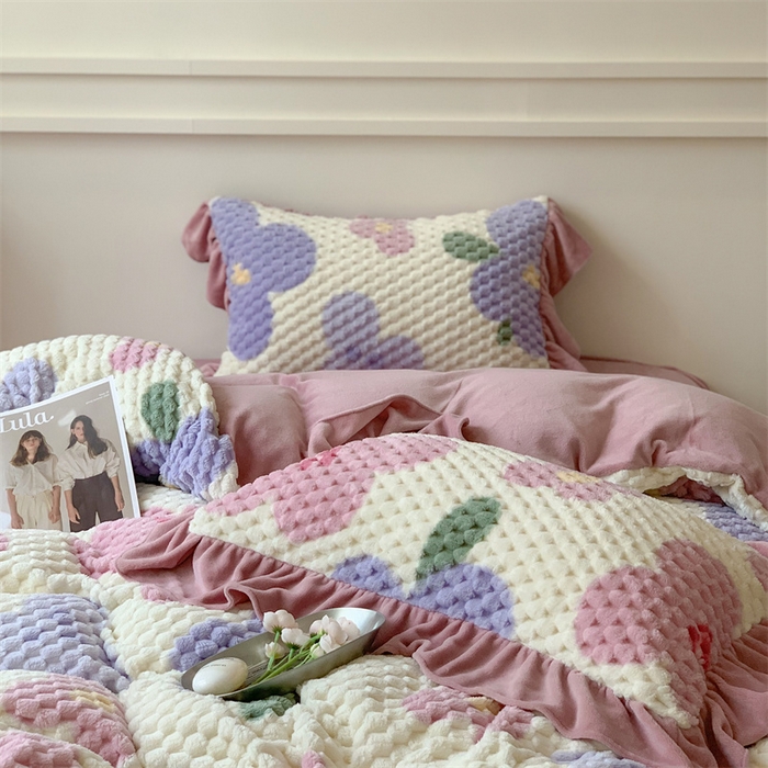 91家纺网 家纺一手货源 找家纺 潘朵拉 2023年新款豆豆绒花边牛奶绒四件套 半眠