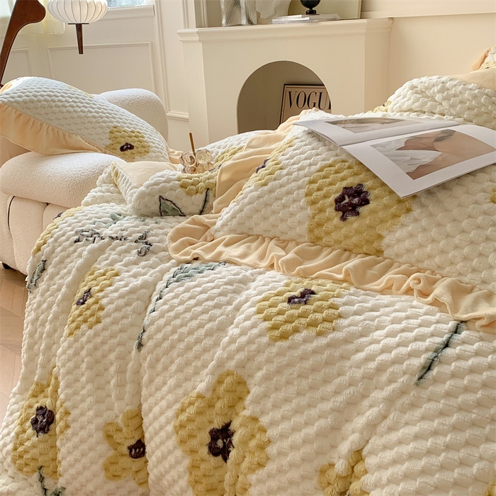 91家纺网 家纺一手货源 找家纺 潘朵拉 2023年新款豆豆绒花边牛奶绒四件套 向晚