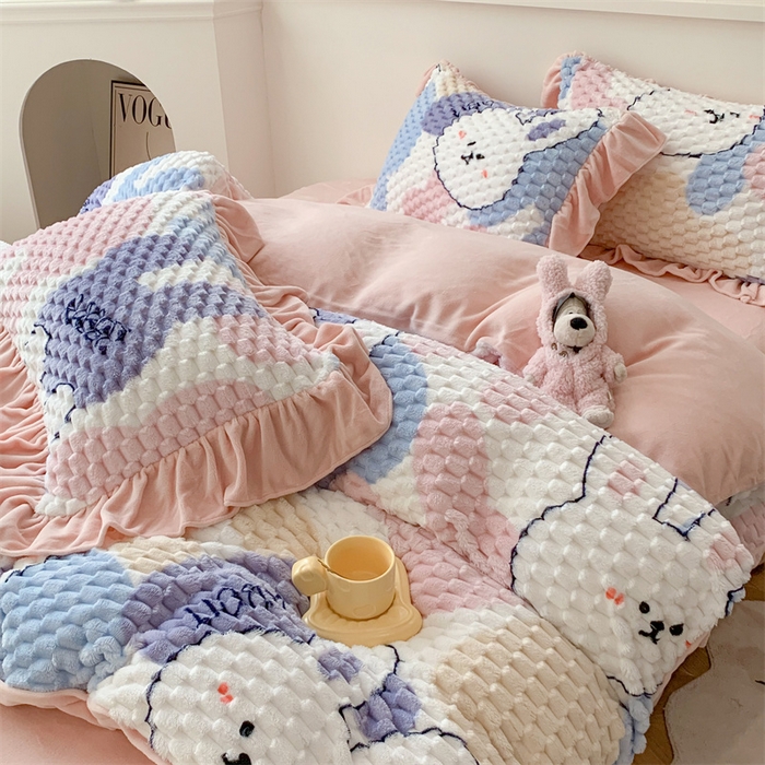 91家纺网 家纺一手货源 找家纺 潘朵拉 2023年新款豆豆绒花边牛奶绒四件套 小奶兔