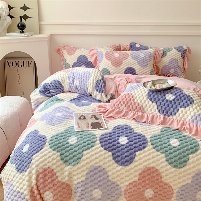 91家纺网 家纺一手货源 找家纺 潘朵拉 2023年新款豆豆绒花边牛奶绒四件套 花城