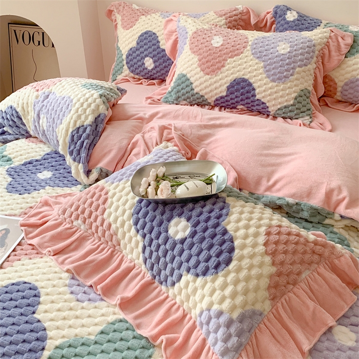 91家纺网 家纺一手货源 找家纺 潘朵拉 2023年新款豆豆绒花边牛奶绒四件套 花城