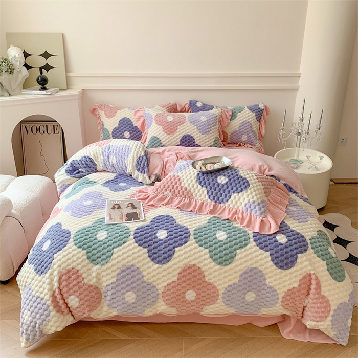 91家纺网 家纺一手货源 找家纺 潘朵拉 2023年新款豆豆绒花边牛奶绒四件套 花城