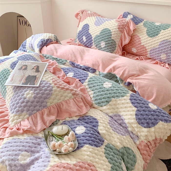 91家纺网 家纺一手货源 找家纺 潘朵拉 2023年新款豆豆绒花边牛奶绒四件套 花城