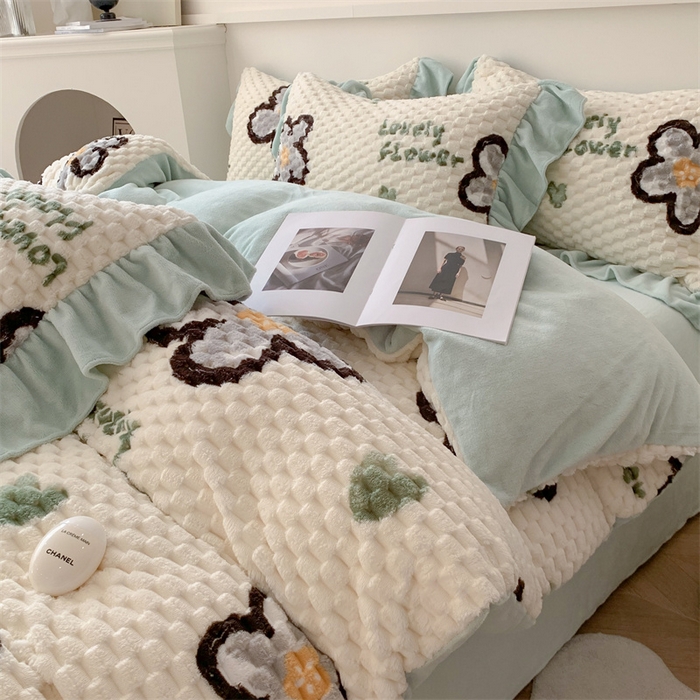 91家纺网 家纺一手货源 找家纺 潘朵拉 2023年新款豆豆绒花边牛奶绒四件套 青雅