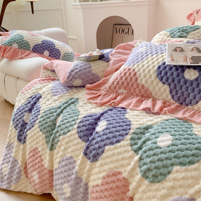 91家纺网 家纺一手货源 找家纺 潘朵拉 2023年新款豆豆绒花边牛奶绒四件套 花城