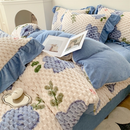 91家纺网 家纺一手货源 找家纺 潘朵拉 2023年新款豆豆绒花边牛奶绒四件套 兰溪