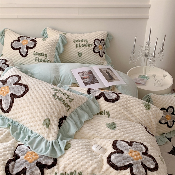 91家纺网 家纺一手货源 找家纺 潘朵拉 2023年新款豆豆绒花边牛奶绒四件套 青雅