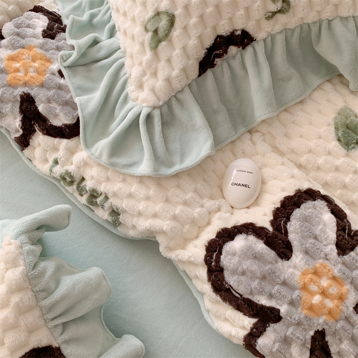 91家纺网 家纺一手货源 找家纺 潘朵拉 2023年新款豆豆绒花边牛奶绒四件套 青雅