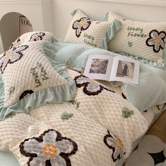 91家纺网 家纺一手货源 找家纺 潘朵拉 2023年新款豆豆绒花边牛奶绒四件套 青雅