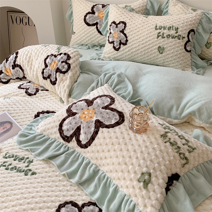 91家纺网 家纺一手货源 找家纺 潘朵拉 2023年新款豆豆绒花边牛奶绒四件套 青雅