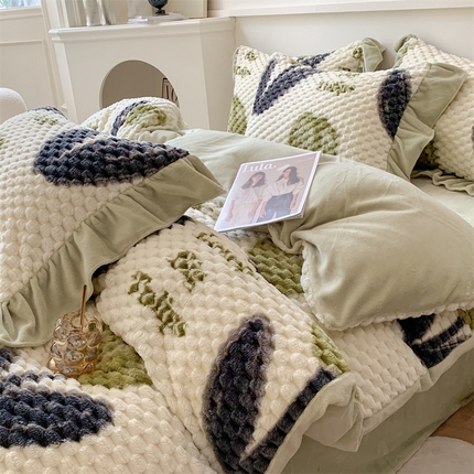 91家纺网 家纺一手货源 找家纺 潘朵拉 2023年新款豆豆绒花边牛奶绒四件套 薄荷味