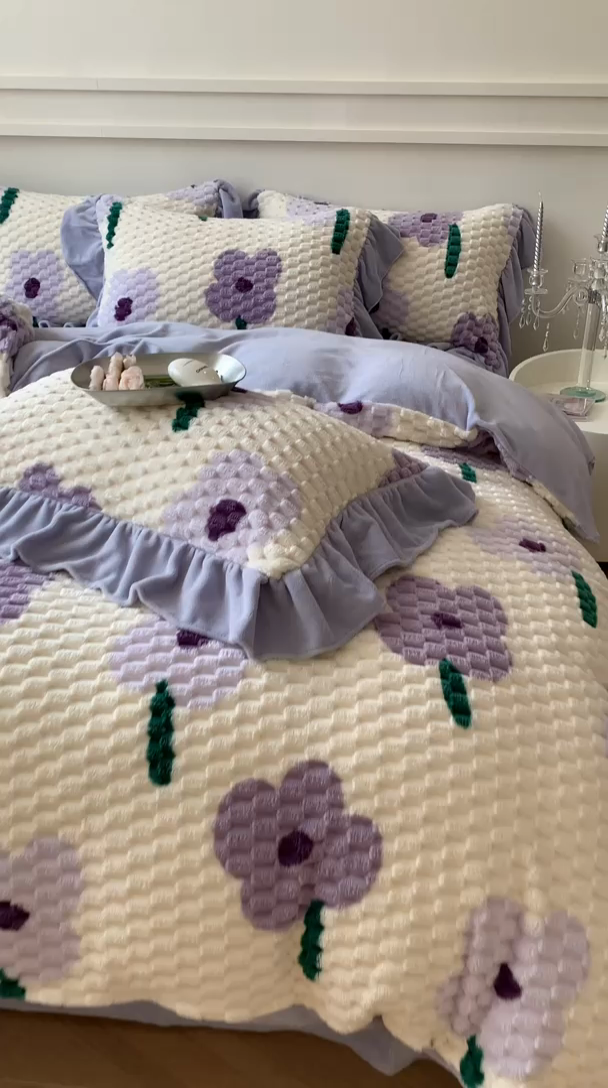 91家纺网 家纺一手货源 找家纺 潘朵拉 2023年新款豆豆绒花边牛奶绒四件套 紫烟