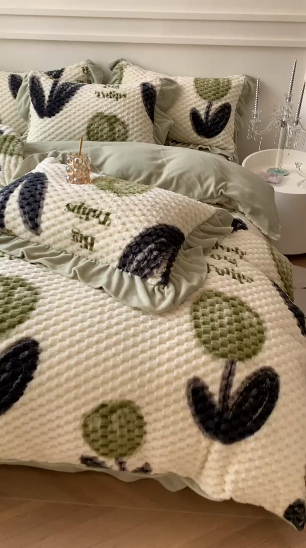 91家纺网 家纺一手货源 找家纺 潘朵拉 2023年新款豆豆绒花边牛奶绒四件套 薄荷味