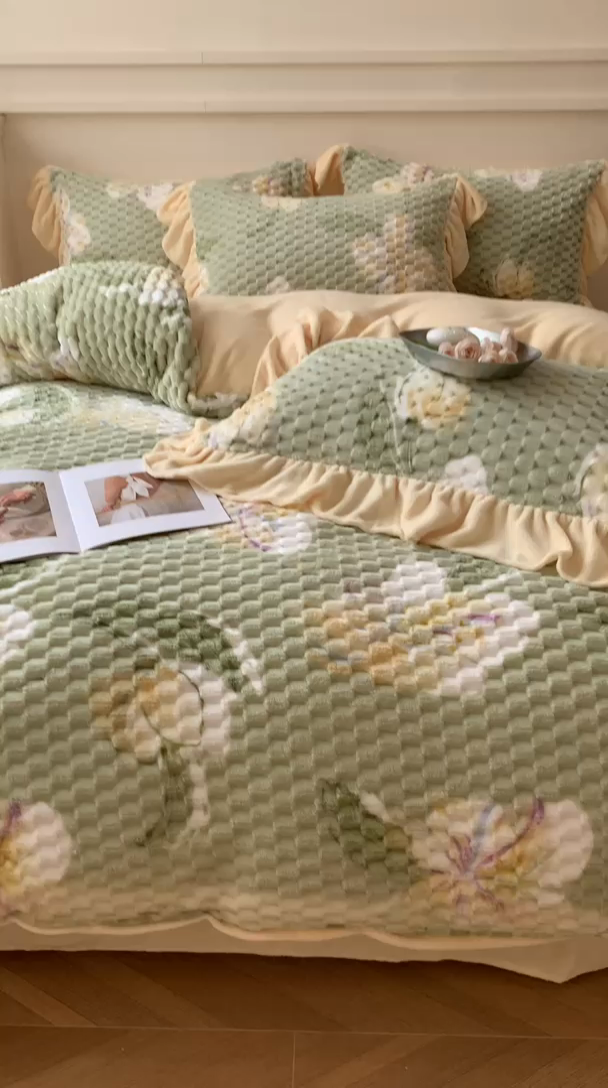 91家纺网 家纺一手货源 找家纺 潘朵拉 2023年新款豆豆绒花边牛奶绒四件套 仙芽