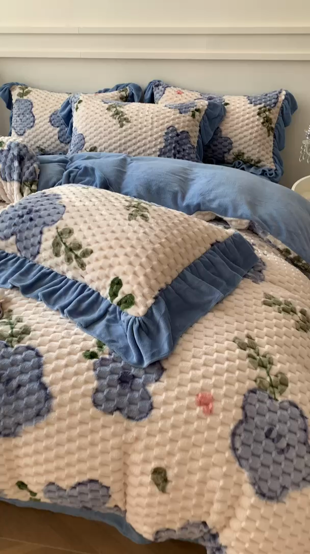 91家纺网 家纺一手货源 找家纺 潘朵拉 2023年新款豆豆绒花边牛奶绒四件套 兰溪