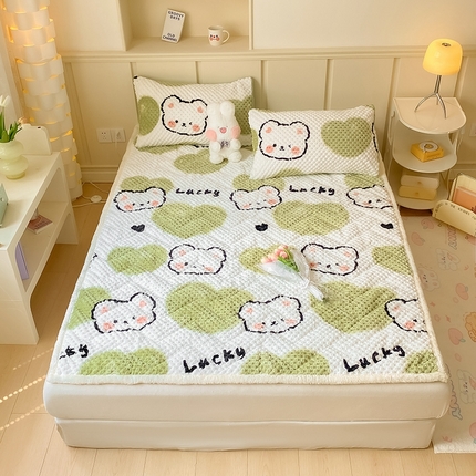 91家纺网 家纺一手货源 找家纺 澳梵家居 2023新款豆豆绒夹棉床护垫 幸运小熊