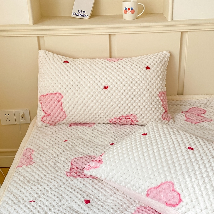 91家纺网 家纺一手货源 找家纺 澳梵家居 2023新款豆豆绒夹棉床护垫 一只兔兔