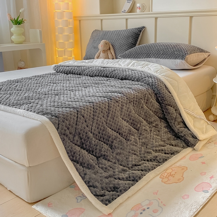 91家纺网 家纺一手货源 找家纺 澳梵家居 2023新款豆豆绒夹棉床护垫 豆豆-灰色