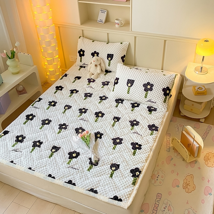 91家纺网 家纺一手货源 找家纺 澳梵家居 2023新款豆豆绒夹棉床护垫 小花花