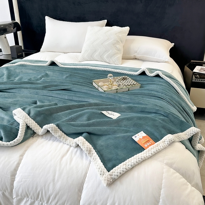 91家纺网 家纺一手货源 找家纺 2023新款400g高克重纯色双面牛奶绒毛毯盖毯毯子 水绿色