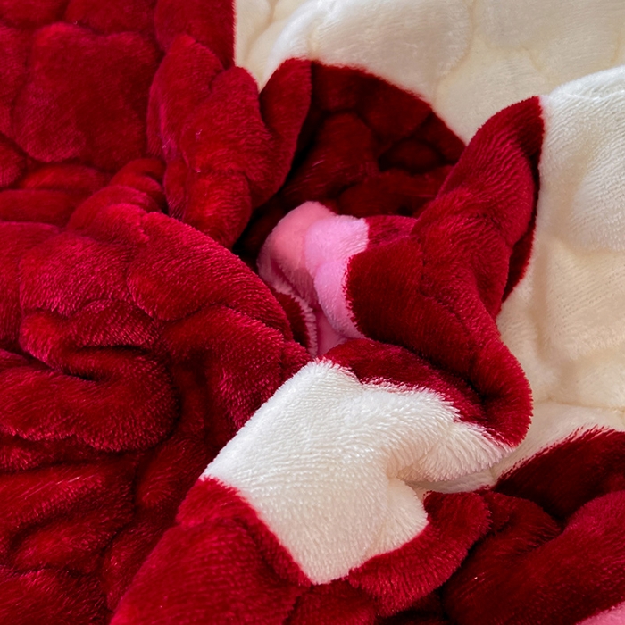 91家纺网 家纺一手货源 找家纺 美达 2025新款A类牛奶绒夹棉床盖 草莓熊