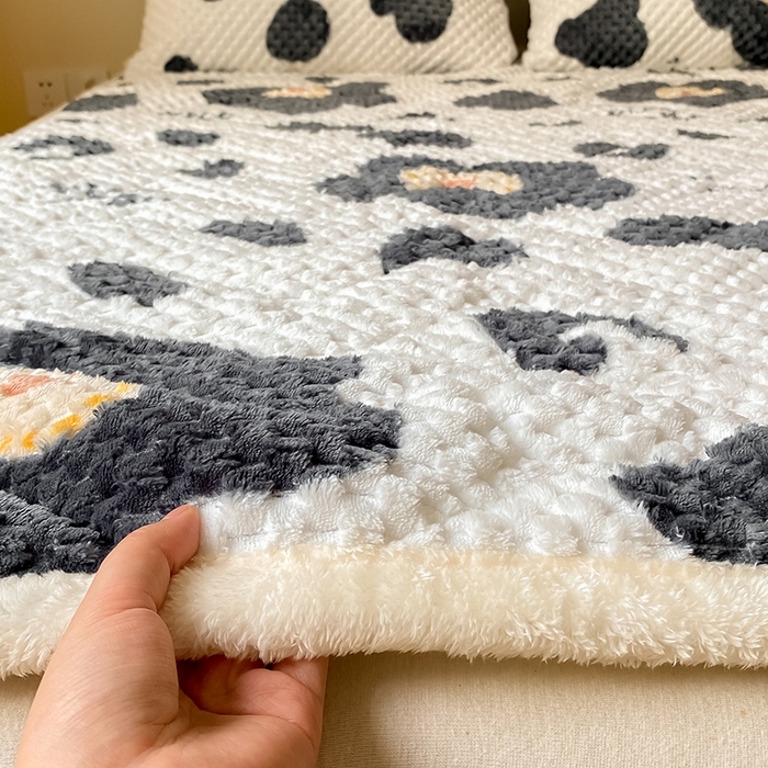 91家纺网 家纺一手货源 找家纺 澳梵家居 2023新款豆豆绒夹棉床护垫 向阳花开