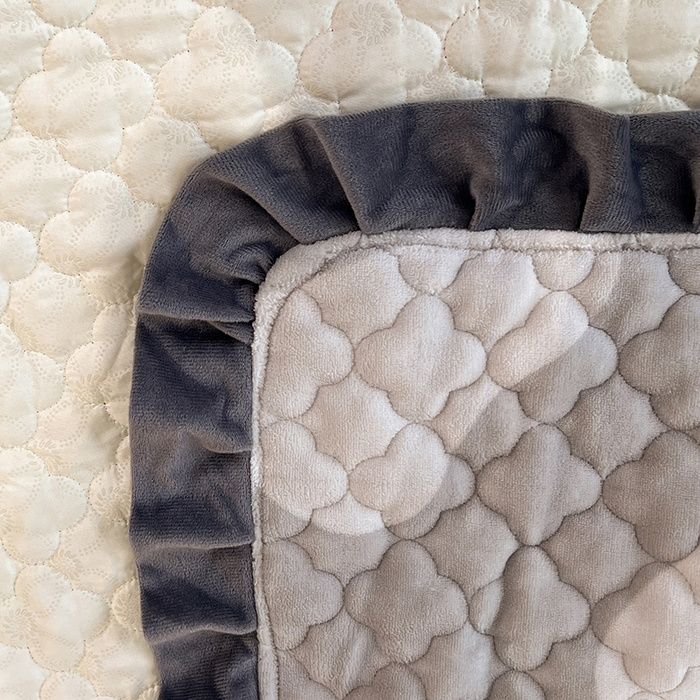 91家纺网 家纺一手货源 找家纺 美达 2025新款A类牛奶绒夹棉床盖 草莓派