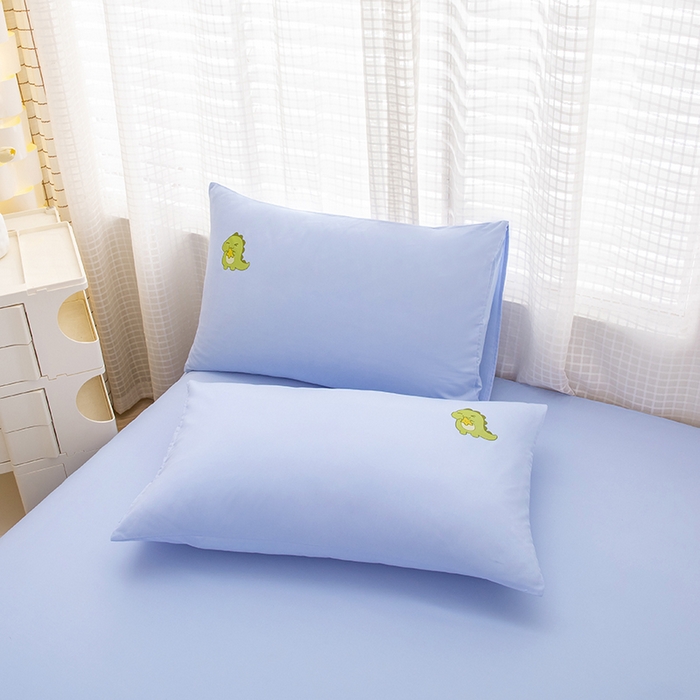 91家纺网 家纺一手货源 找家纺 极梦家纺（支持定制） 2025新款韩版纯色卡通单床裙三件套素色 天蓝小恐龙