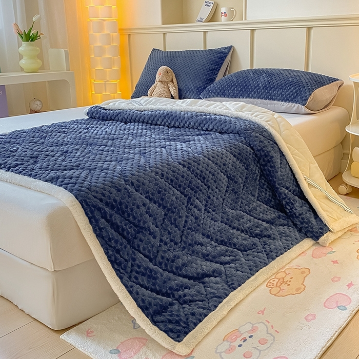 91家纺网 家纺一手货源 找家纺 澳梵家居 2023新款豆豆绒夹棉床护垫 豆豆-蓝色