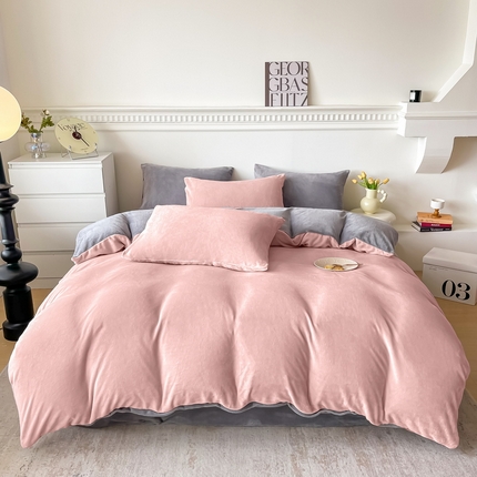 91家纺网 家纺一手货源 找家纺 莎臣豹 2025新款牛奶绒双拼撞色系四件套 豆沙灰