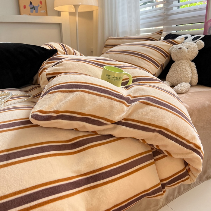 91家纺网 家纺一手货源 找家纺 雅居纺家纺 2023新款毛巾绣混搭牛奶绒四件套 混搭咖条