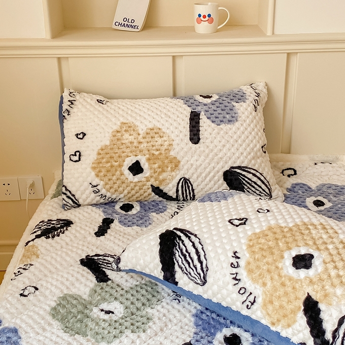 91家纺网 家纺一手货源 找家纺 澳梵家居 2023新款豆豆绒夹棉床护垫 花季