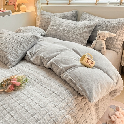 91家纺网 家纺一手货源 找家纺 莱米 2023新款兔绒四件套 英伦格—高级灰