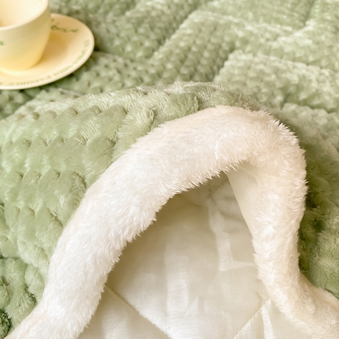 91家纺网 家纺一手货源 找家纺 澳梵家居 2023新款豆豆绒夹棉床护垫 豆豆-草绿