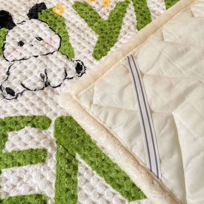 91家纺网 家纺一手货源 找家纺 澳梵家居 2023新款豆豆绒夹棉床护垫 字母兔兔