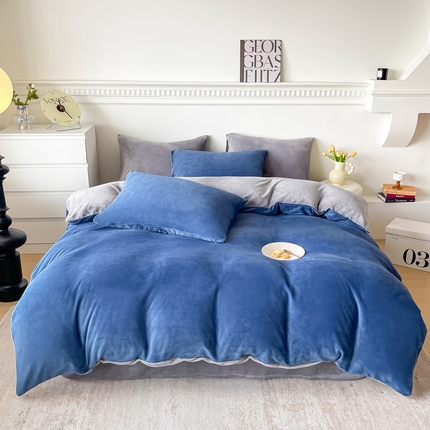 91家纺网 家纺一手货源 找家纺 莎臣豹 2025新款牛奶绒双拼撞色系四件套 宝蓝灰